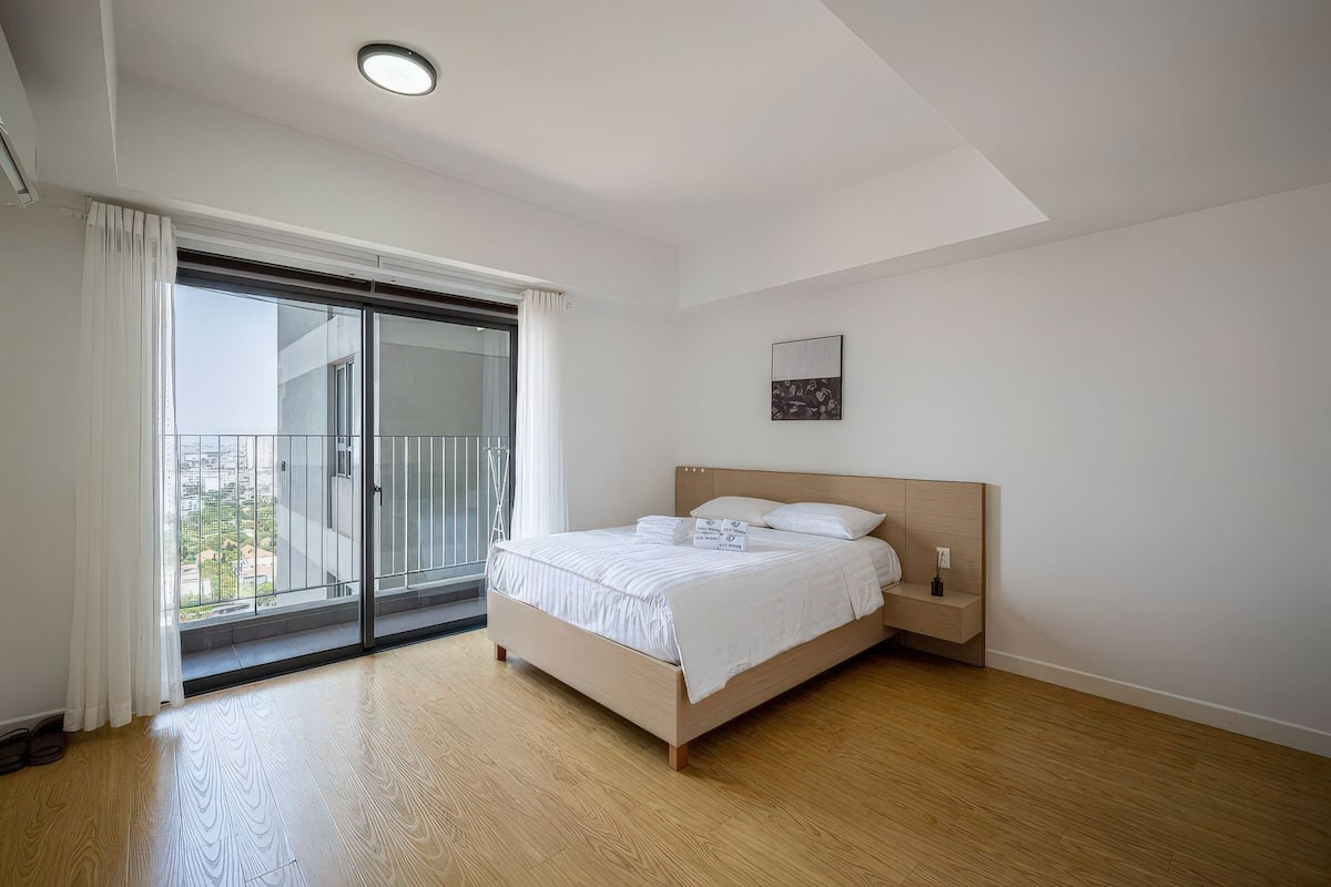 2 habitaciones, escritorio y espacio para trabajar con laptop