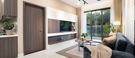 Superior Apartment, 3 Bedrooms, Kitchen, City View | Living area