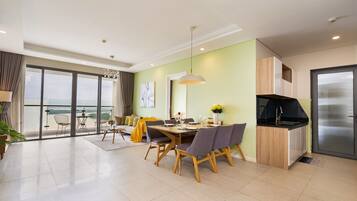 Superior Apartment, 2 Bedrooms, Kitchen, City View | Living area