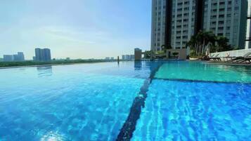 Kolam renang outdoor