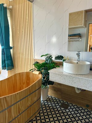 Deluxe Double Room, Valley View | Bathroom - Windy Hill Homestay (Da Lat)