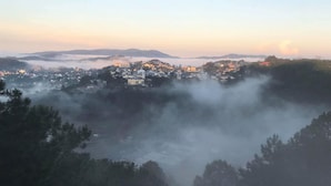 A foggy mountain town with buildings nestled among trees. - Windy Hill Homestay (Xuan Truong - Da Lat)