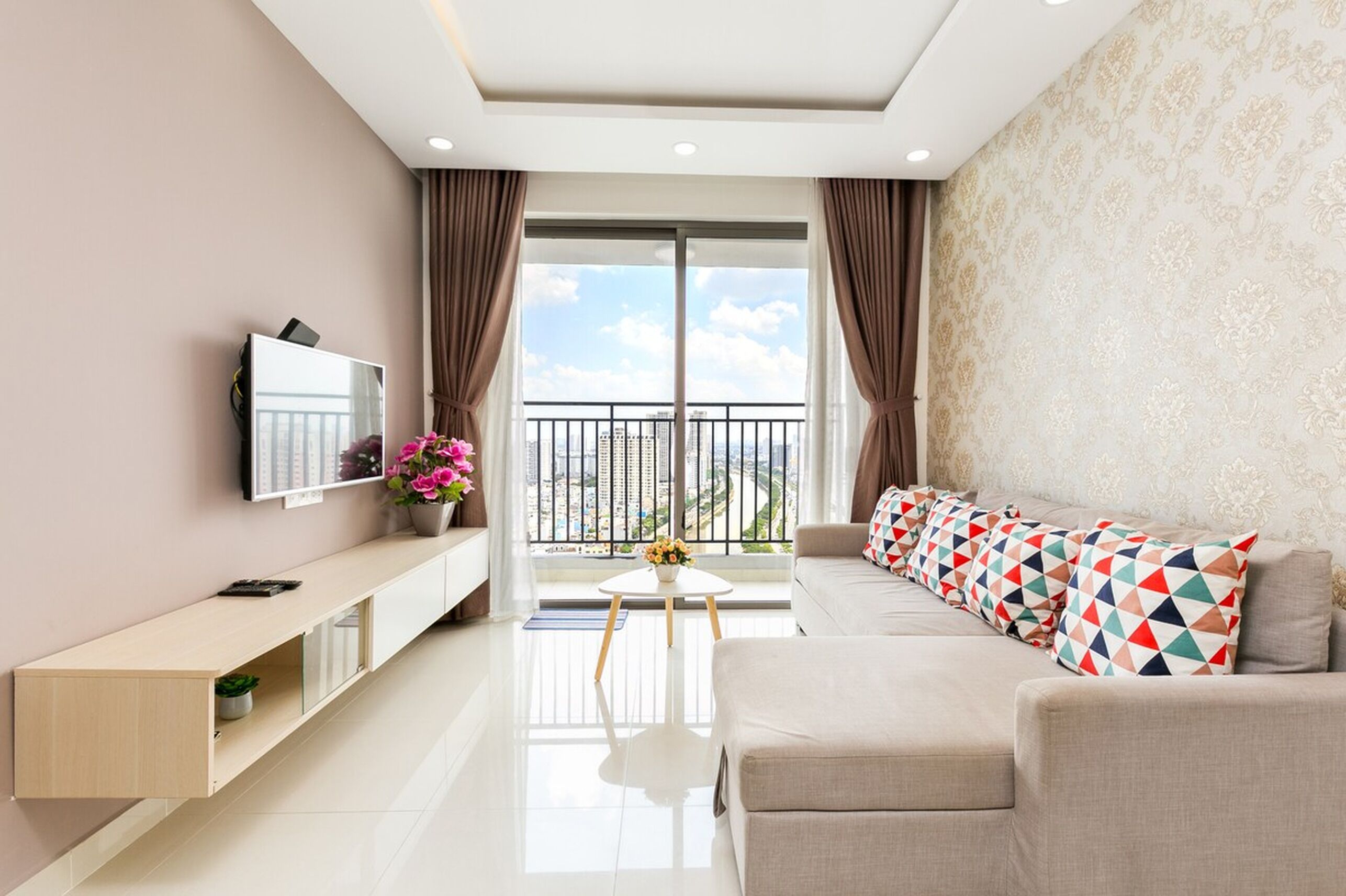 Superior Apartment, 3 Bedrooms, Kitchen, City View | Living area | 35-inch TV with cable channels