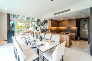 高级顶层房, 4 间卧室, 厨房, 城市景观 | 私人厨房 | 冰箱、微波炉、炉灶、电热水壶
