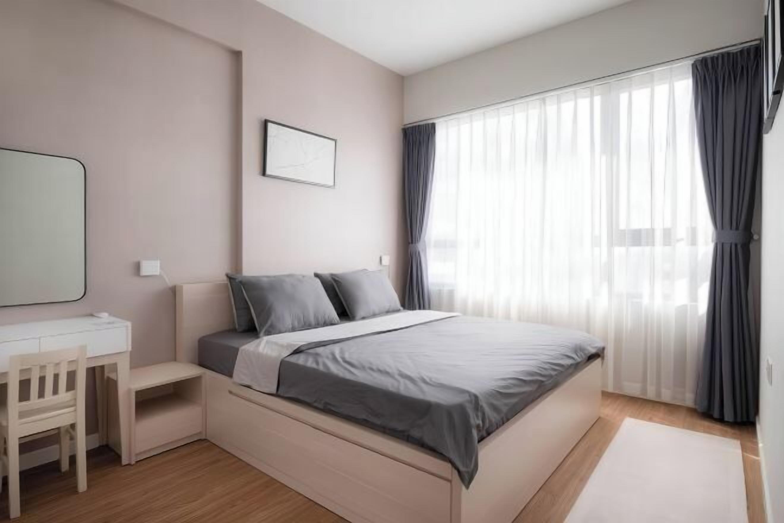 Minibar, desk, laptop workspace, blackout drapes