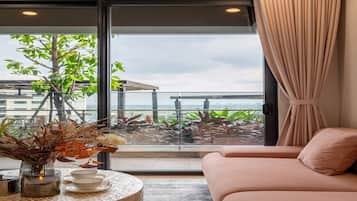 Apartemen Superior, 2 kamar tidur, dapur, pemandangan kota | Area keluarga | Televisi 35-inci dengan saluran TV kabel