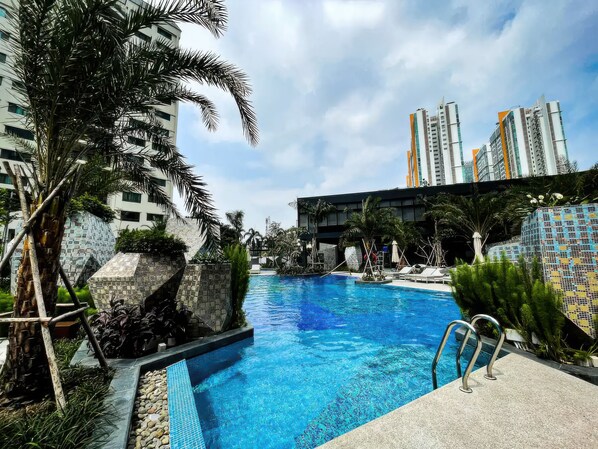Hồ bơi ngoài trời 