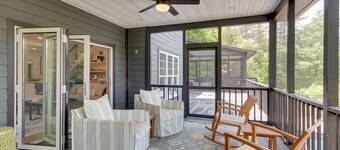 ~New~ Spacious Lake House / Mountain House w/ Heated Pool & 2 Hot Tubs