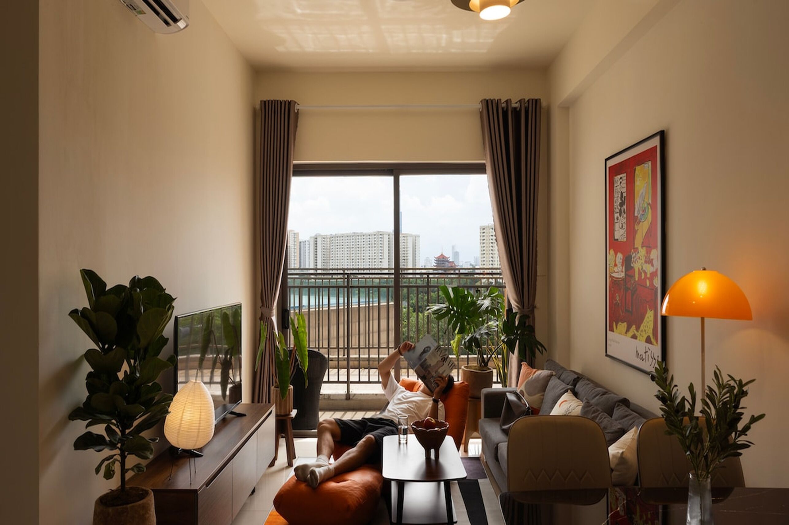 Superior Apartment, 2 Bedrooms, Kitchen, City View | Living area | 35-inch TV with cable channels