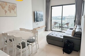 Appartement Supérieur, 3 chambres, cuisine, vue ville | Restauration dans la chambre