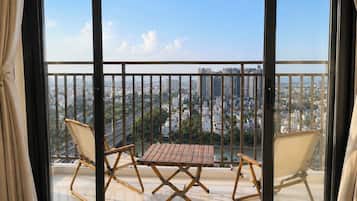 Superior Apartment, 2 Bedrooms, Kitchen, City View | Teres/patio
