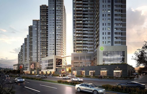 The Sun Avenue - Lalaland & Chill Sky Pool