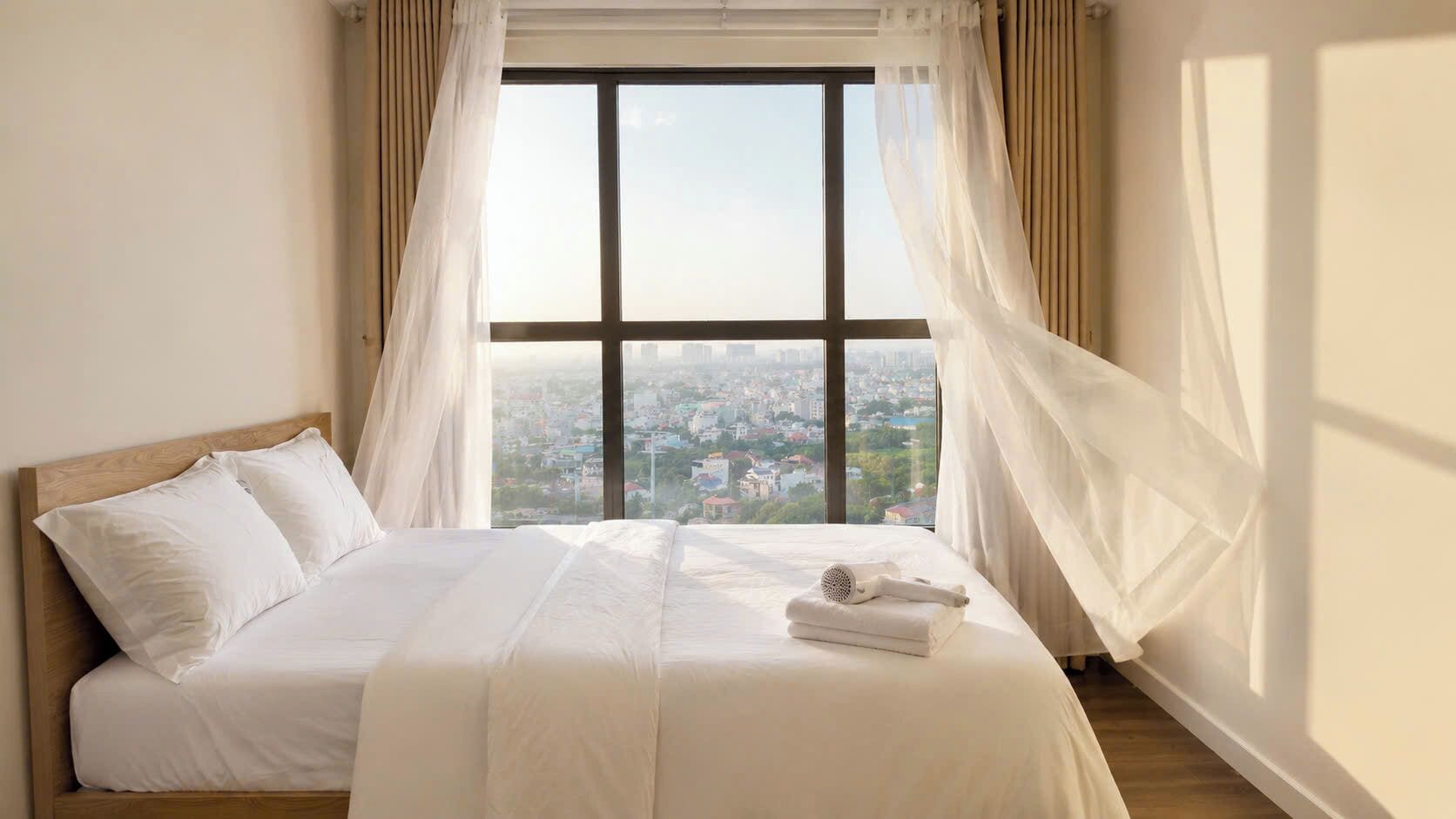 Superior Apartment, 2 Bedrooms, Kitchen, City View | Bar mini, meja, ruang kerja komputer riba, kalis bunyi 