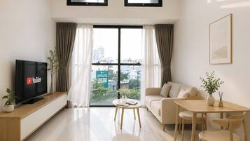 Superior Studio, 1 Queen Bed, Kitchen, City View | Living area | 35-inch TV with cable channels