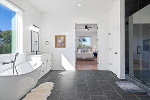 4 bedrooms, desk, iron/ironing board, travel cot