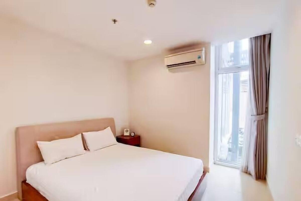 Superior-Apartment, 2 Schlafzimmer, Küche, Stadtblick | Schreibtisch, laptopgeeigneter Arbeitsplatz, schallisolierte Zimmer