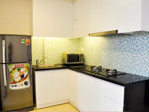 Superior-Apartment, 2 Schlafzimmer, Küche, Stadtblick | Eigene Küche | Kühlschrank, Mikrowelle, Herdplatte, Kochgeschirr/Geschirr/Besteck