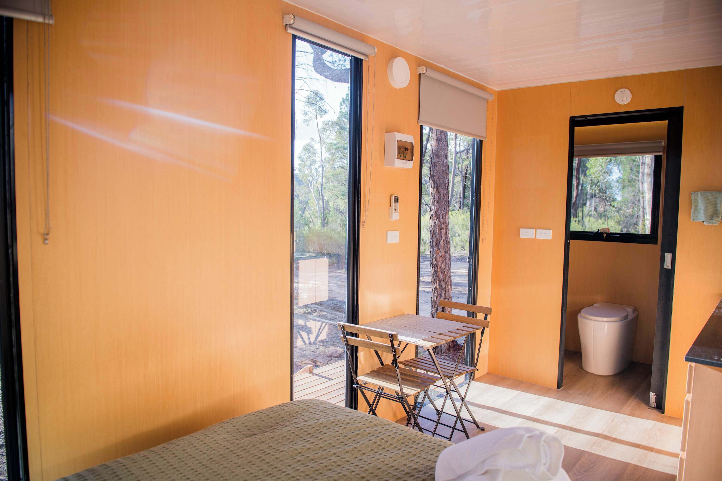 1 bedroom, bed sheets
