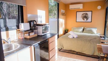 1 dormitori i roba de llit