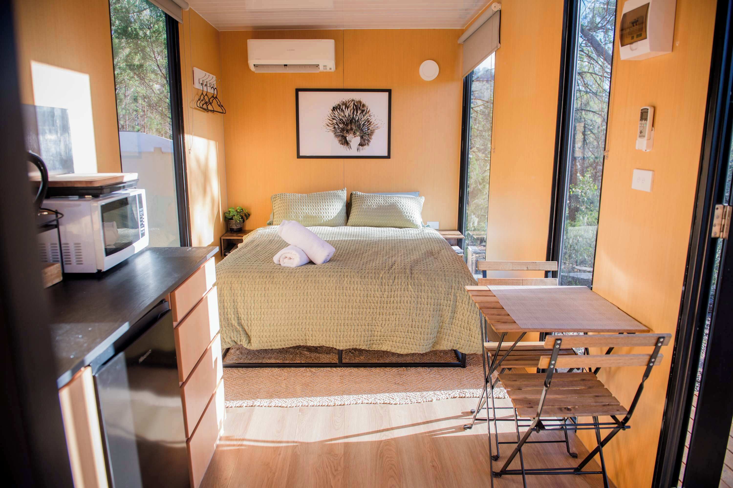 1 bedroom, bed sheets