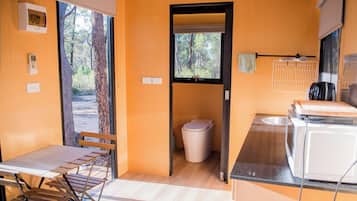 Refrigerador, microondas, parrilla de estufa y tostadora