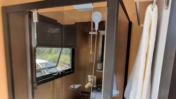 Dutxa, assecador de cabells i tovalloles