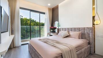 Superior Apartment, 3 Bedrooms, Kitchen, City View | Desk, laptop workspace, free WiFi, bed sheets