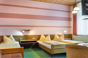 1 bedroom, free WiFi, bed sheets