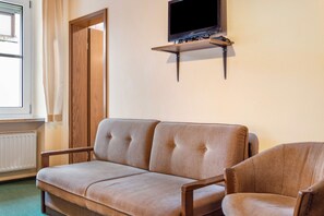 TV - Room 2 - Double room with Wi-Fi (Lehrberg)