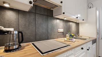 Refrigerador, horno, placa de cocina, lavavajillas