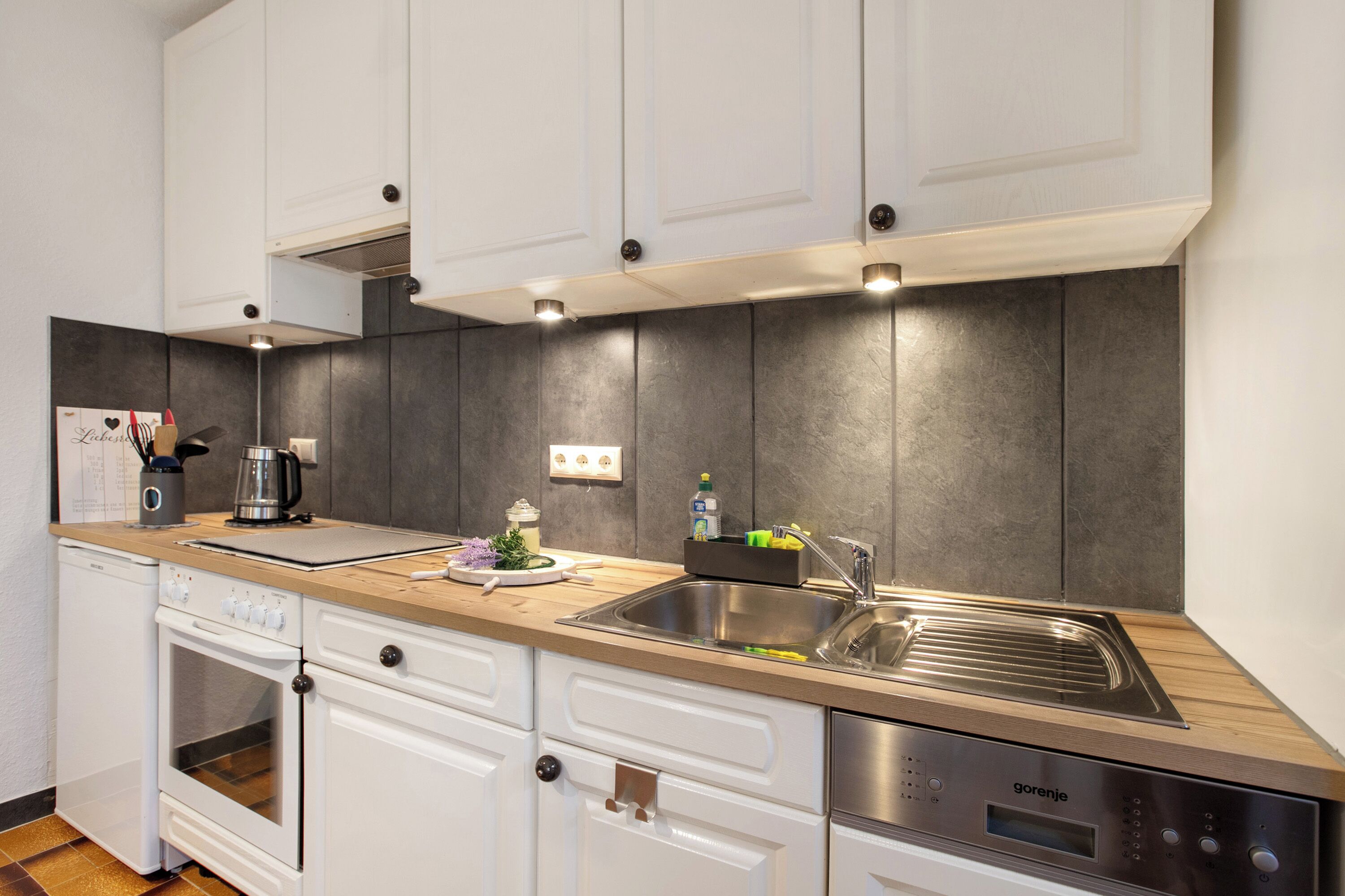 Kühlschrank, Ofen, Herdplatte, Geschirrspüler