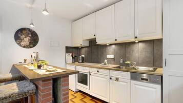 Kühlschrank, Ofen, Herdplatte, Geschirrspüler