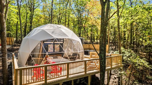Luxe 2 Bed Dome w Hot Tub, Deck, Fire Pit & Bath