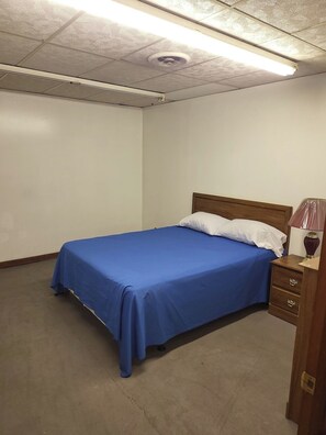 5 bedrooms, free WiFi, bed sheets, wheelchair access