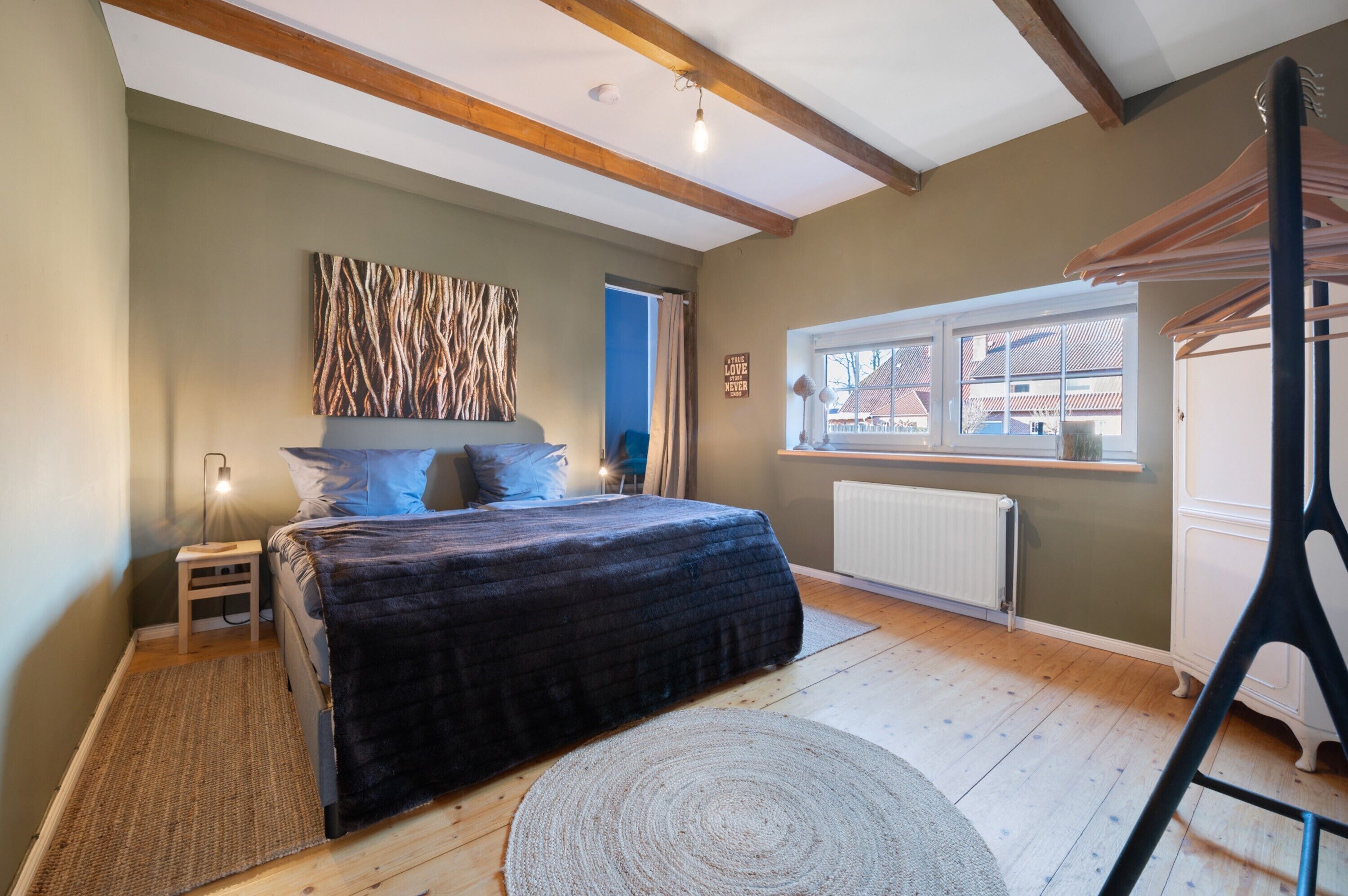 3 多间卧室、免费 WiFi、床单