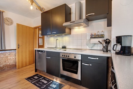 Geladeira, fogão, cooktop, lava-louças