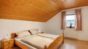 3 dormitoris, planxa i posts de planxar, wifi gratuïta i roba de llit