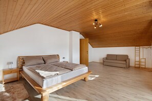 3 makuuhuonetta, silitysrauta/-lauta, ilmainen Wi-Fi, vuodevaatteet