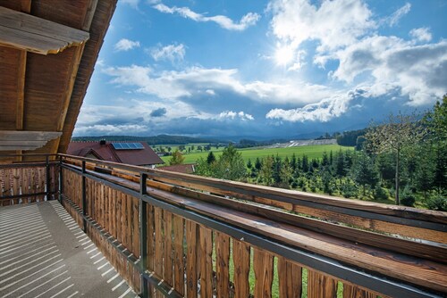 Vacation Home "Ferienhäusl" with Mountain View, Private Terrace & Wi-Fi