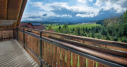 Vacation Home "Ferienhäusl" with Mountain View, Private Terrace & Wi-Fi