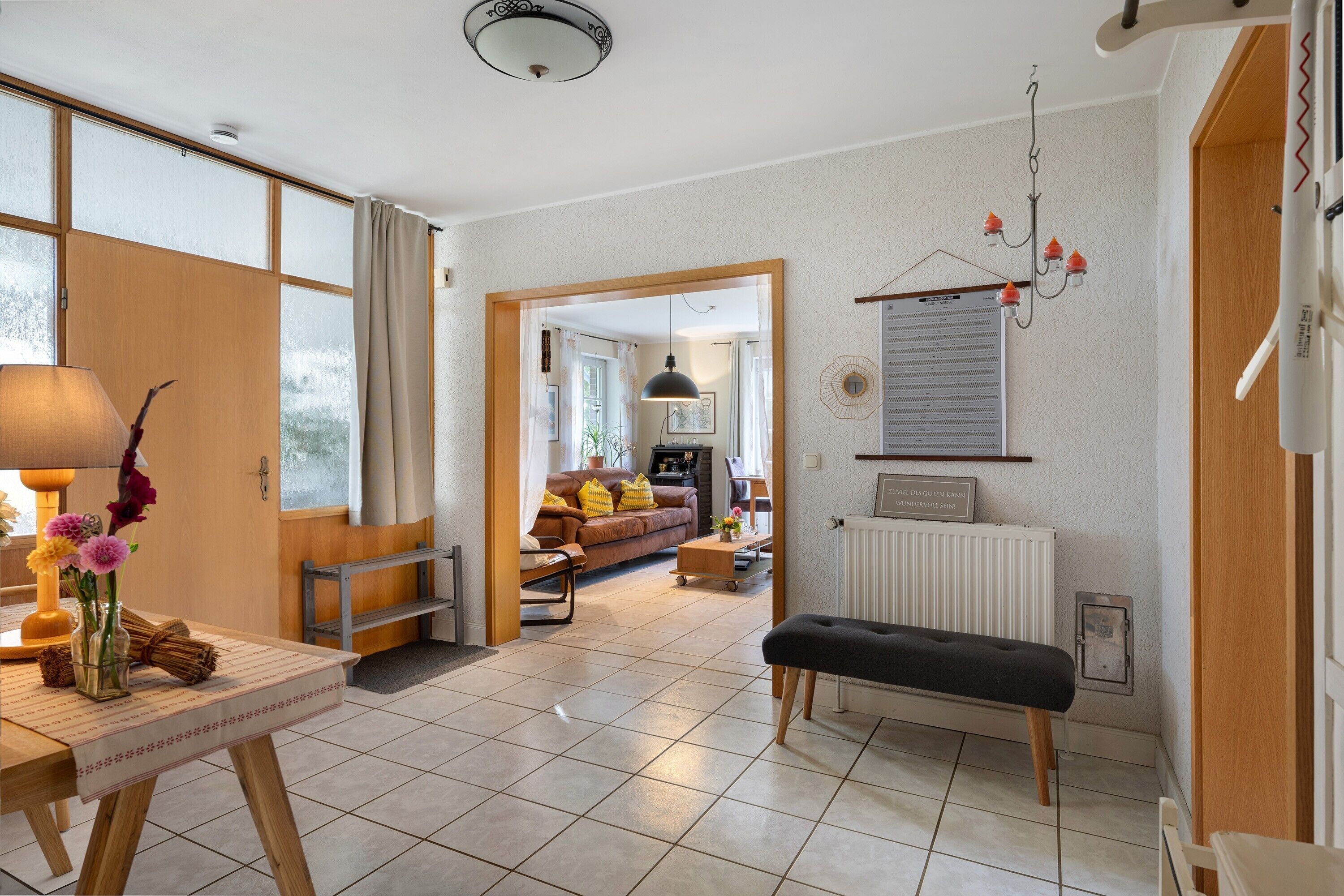 Fernseher, DVD-Player, Tischtennisplatte