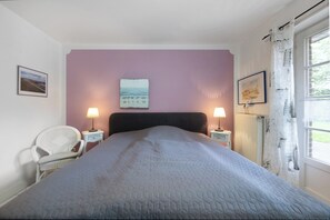 2 chambres, fer et planche à repasser, draps fournis