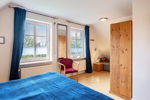 2 bedrooms, iron/ironing board, bed sheets - Apartment 'Hauke Haien' with Private Terrace and Shared Garden (Nordstrand)