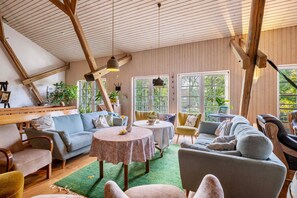 TV, ping pong - Apartment 'Hauke Haien' with Private Terrace and Shared Garden (Nordstrand)