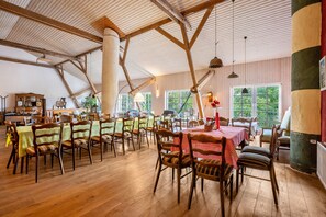 Dining - Apartment 'Elke Volkerts' with Private Terrace and Shared Garden (Nordstrand)