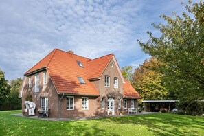 Exterior - Apartment 'Elke Volkerts' with Private Terrace and Shared Garden (Nordstrand)