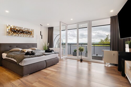Ferienwohnung 'Luxus Appartement Mit Panoramablick' mit Bergblick, Privatem Garten und Wi-Fi
