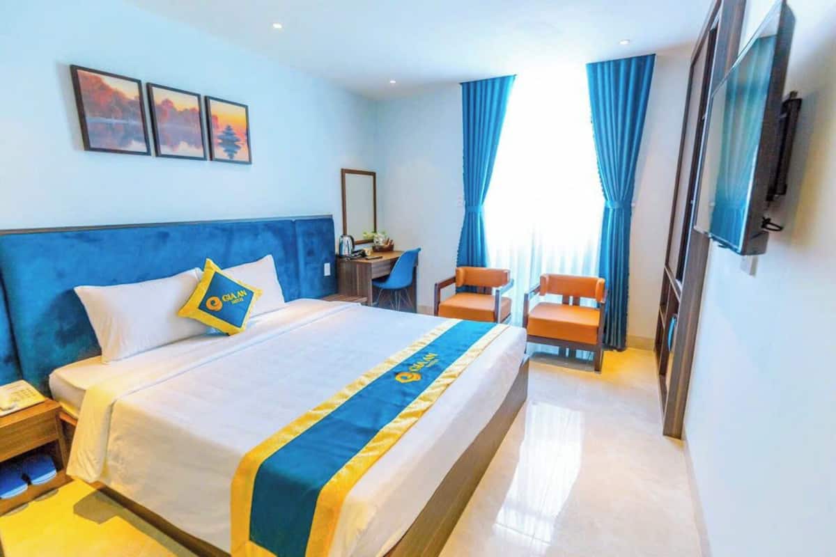 Basic Double Room Single Use, Mountain View | Desk, blackout curtains, soundproofing, iron/ironing board