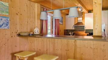 KĂŒhlschrank, Mikrowelle, Ofen, Herdplatte