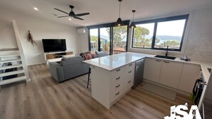 Interior - Casa Della Vita pet friendly modern townhouse (Jindabyne)
